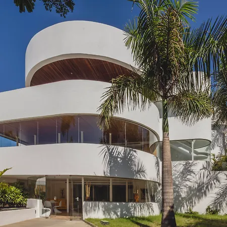 Flamingo Mate 4* 아데제