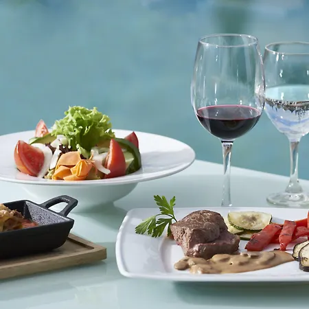 Flamingo Mate 4* 아데제