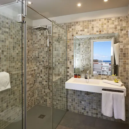 Flamingo Mate 4* 아데제