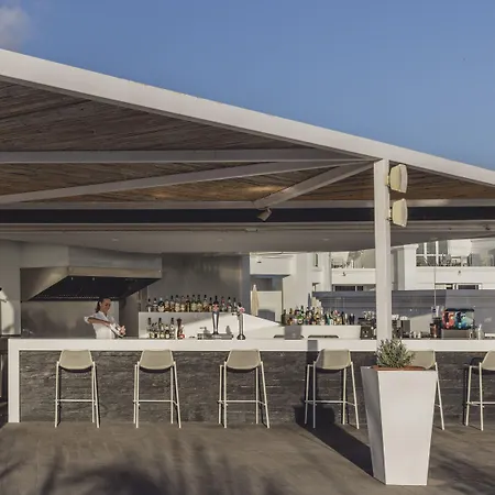 火烈鸟海滩伴侣公寓 酒店 4*